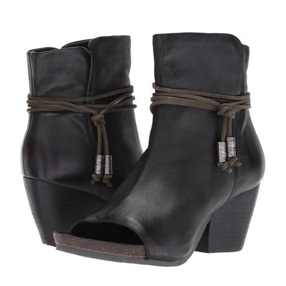 OTBT NWOT Black Peep Toe Ankle Boots with rope hassle detail - Picture 1 of 11